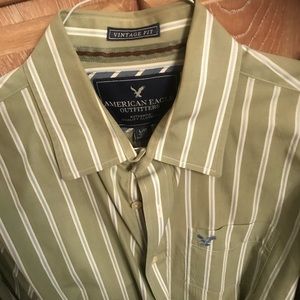 American eagle button down large